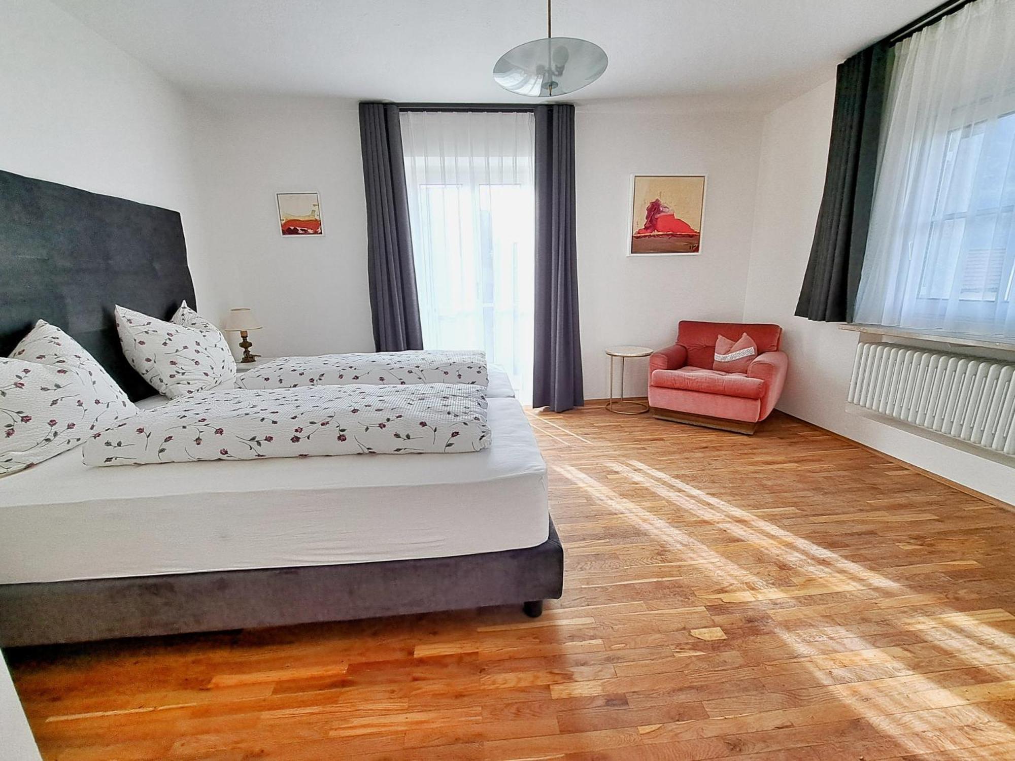 Bed and Breakfast Cafe Rudi Living Парчинес Екстер'єр фото